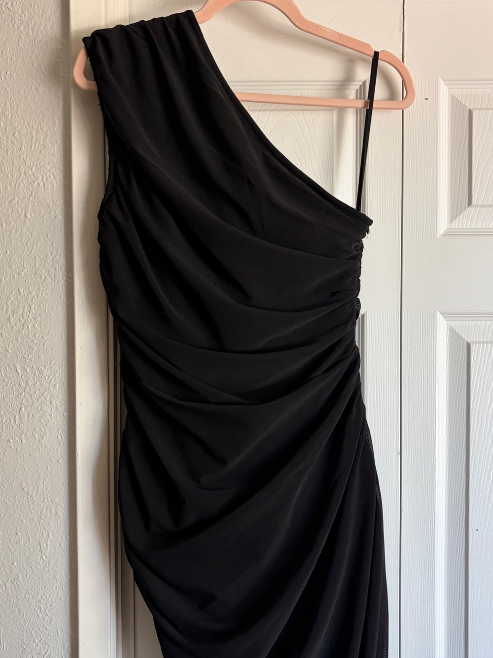 ELLIATT Genie Dress in Black One Shoulder Midi - Picture 7 of 11